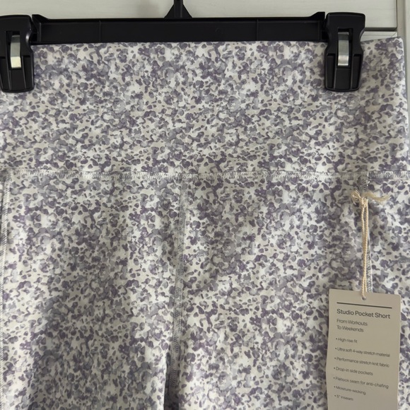 Vuori Studio Pocket Short in Light Micro Mini Camo Size Large - Picture 2 of 9